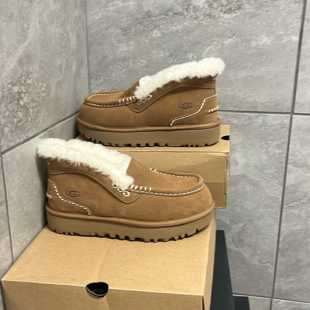UGG Women's Brown Slippers with Cream Lining